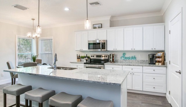 Dunedin Villa, BBQ & Fire Pit, Hot Tub