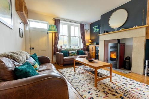 DUNELM COTTAGE - Three Bed Cottage in the heart of the Peak District