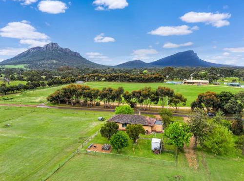 Dunkeld House - Beautiful Country Retreat