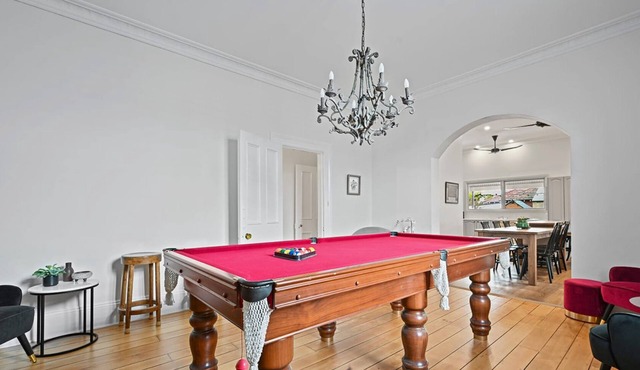 Dunkley House | 1895 Heritage CBD Stay, Sleeps 10