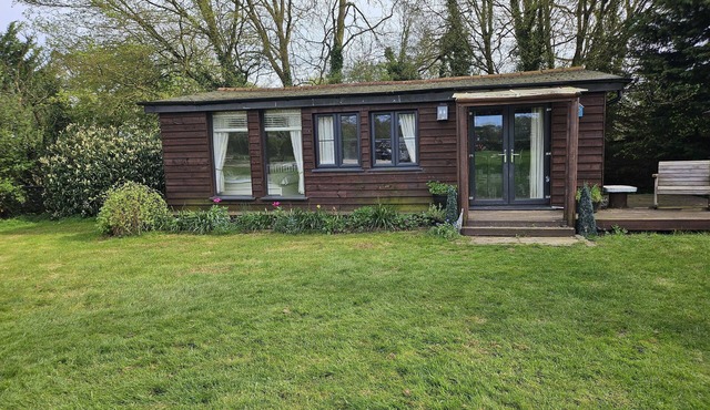 Dunmow 1-Bed Cabin, Sleeps 4, 10 mins to Stansted