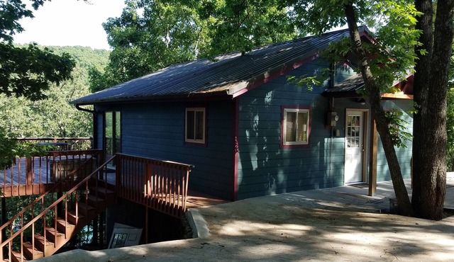 Dunndee's Lakefront-Private Setting-Huge Lake View