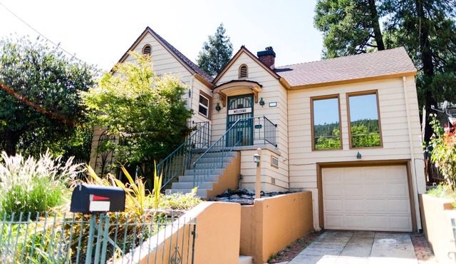 Dunsmuir Adventure House ~ Spacious family getaway