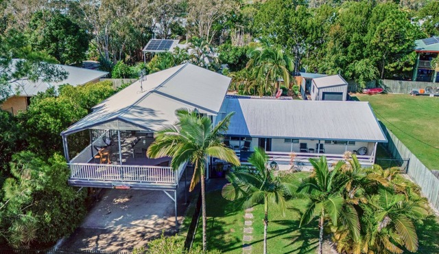 Dunworkin - Rainbow Beach. Room for everyone and pet friendly! Free Wi-fi. Pool