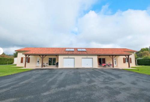 Duo de Maisons avec Piscine et Clim