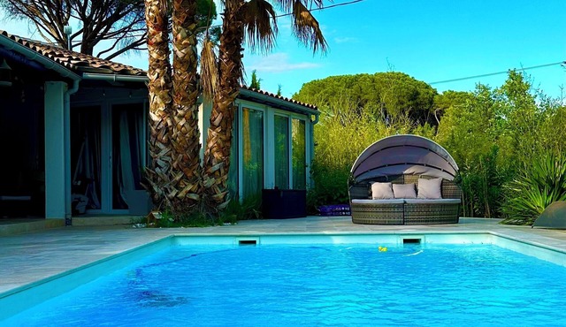 Duo, Jaccuzi Privatif, Piscine, à 40 m de la mer Animaux de Compagnie Acceptés