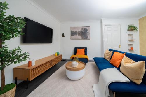 Duplex 2-Bed House with free Parking Near Greenwich O2 and city centre
