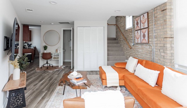 Duplex 2 Bedroom and 1.5 Bath Retreat Near Loyola Park
