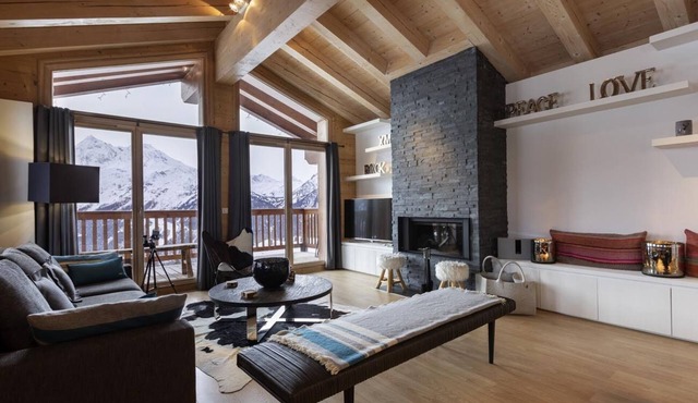 Duplex 200m², full services 4 *, 5 bedrooms, 4 bathrooms/d, south balcony and 3 parking spaces