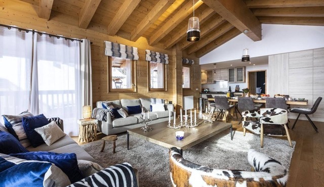 Duplex 200m², full services 4 *, 5 bedrooms, 5 bathrooms/d, south balcony and 3 parking spaces