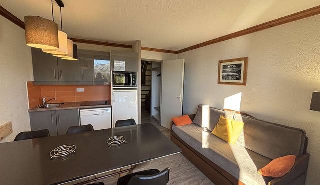 Duplex 2BR Ski-In/Out, Pool & Sauna Access, Sleeps 6, Close to Shops - Alpe d'Huez