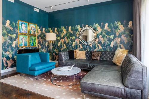 Duplex 3 Bed 2 Bat Apt Steps from Lincoln Square