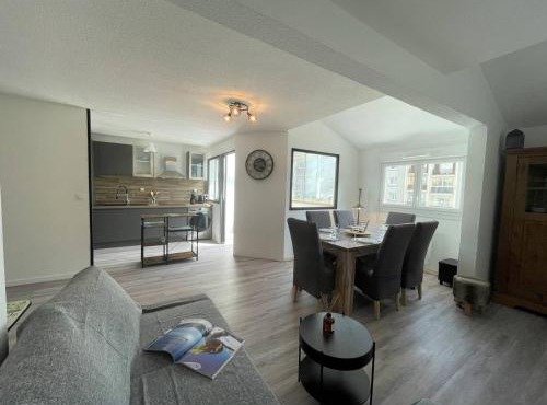 Duplex 3 pièces rénové avec loggia et garage, cœur de Briançon, proche télécabine, 4-6 couchages - FR-1-330C-130