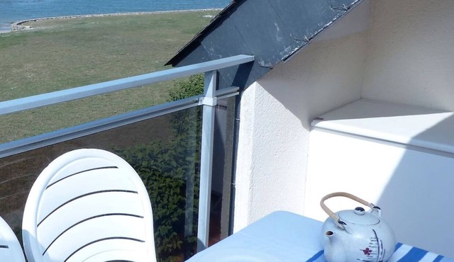 Duplex 4 p with direct access to the beach