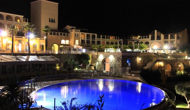 Duplex 40m2. sea view and golf. Loggia and solarium. 2/3 pieces. CAP ESTEREL VILLAG