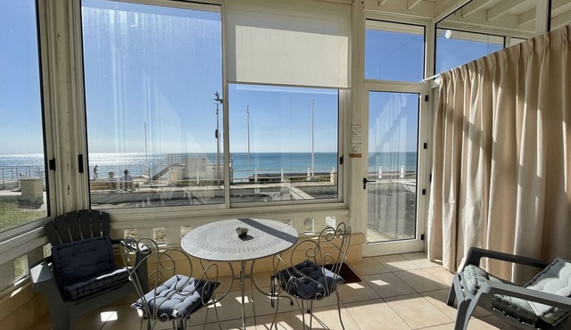 Duplex 50m from the beach & shops, private garden, parking available, no pets