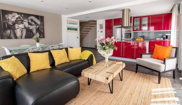 DUPLEX 6 PEOPLE