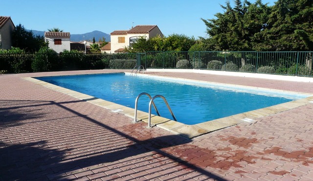 Duplex Air-conditioned 3*, 6 pers, Swimming pool, Sea 400m, Bicycles, WiFi, Garden, Terrace.