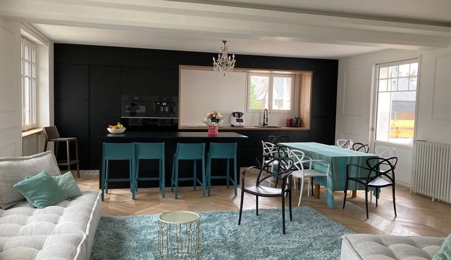 Duplex apartment, in the city center, 30 seconds from the beach, casino district