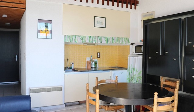 Duplex Apartment in Biscarrosse Beach - Central Location with Parking and Balcony