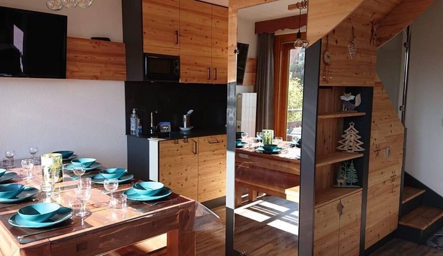 Duplex apartment T5 8/10 pers at 1800m at the foot of the slopes.