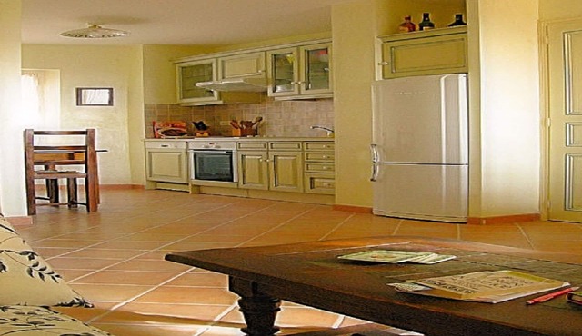 Duplex Apartment (2 Bedroom, Sleeps 4)