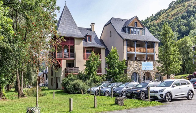 Duplex apartment with mountain views