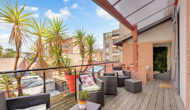 Duplex apartment in the heart of Les Minimes, close to the Canal du Midi and the metro.
