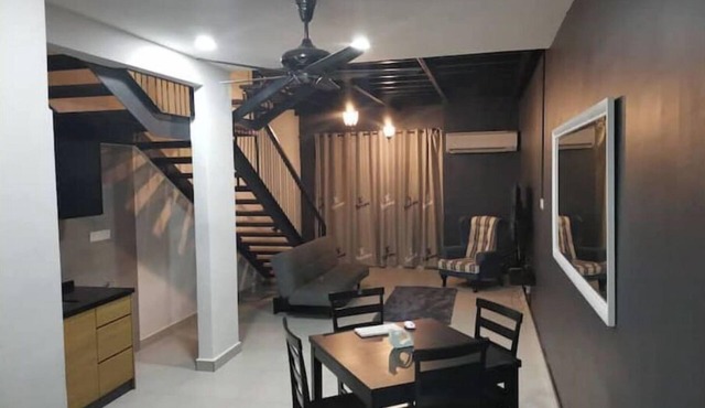 Duplex Apartment Lakeview - Free Netflix & WiFi