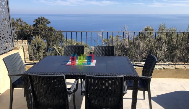 Duplex apartment T4, sea view, calm and sunny