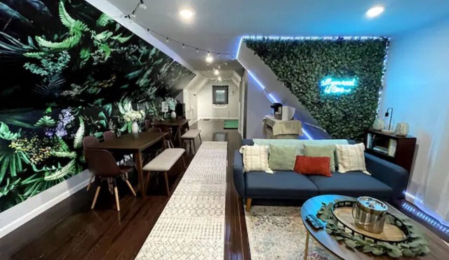 Duplex apt + Dining & Game Floor w/80in Projector