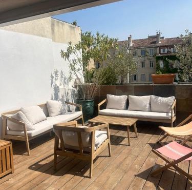 Duplex avec grande terrasse vieux port parking gratuit