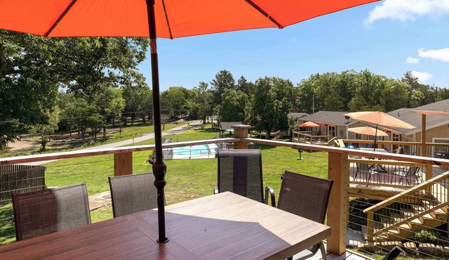 Duplex Cabin · Pool + Lake Access · Near Branson