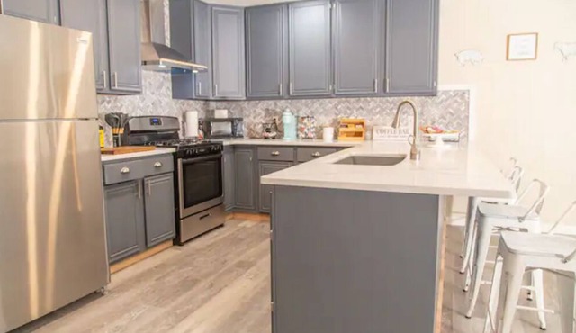 Duplex Centrally located self check-in, wifi, attached Garage