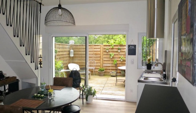 Duplex contemporain terrasse extérieure parking