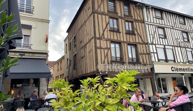 Duplex Cosy 85 m² hypercentre de Châlons-en-Champagne- Place de la République