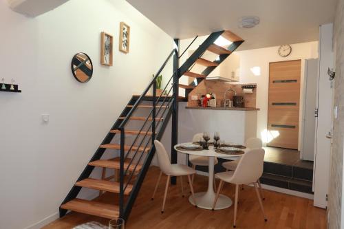 Duplex cosy à 7 minutes à pied du RER Nanterre ville