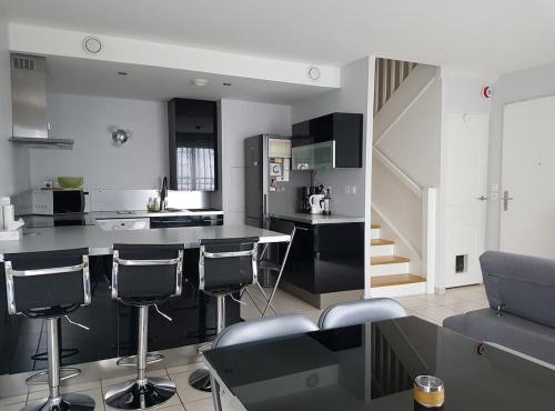 Duplex cosy - 3 chambres avec garage, balcon et clim