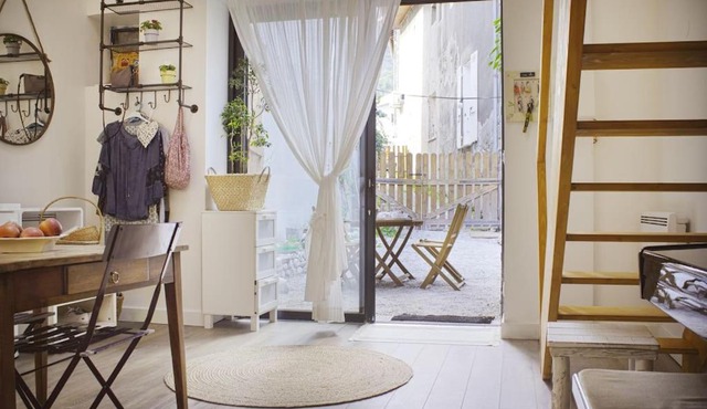 Duplex dans village avec jardin