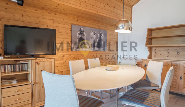 Duplex de 3,5 pièces (75 m2) pour 4-5 personnes très lumineux, situé en face de l’Office du tourisme