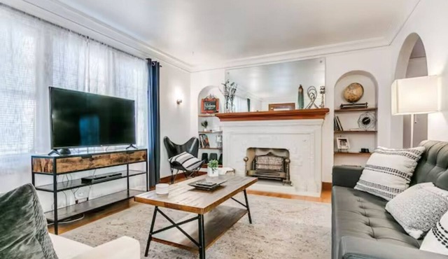 Duplex - Downstairs. near the Plaza District.n