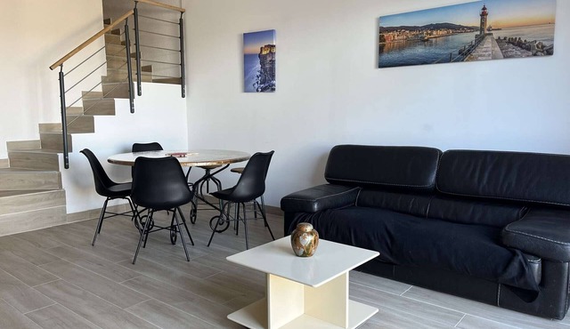 Duplex en bord de mer à Borgo - 3 pièces, climatisation, terrasse, jardin, BBQ, WIFI, parking, plage 20m