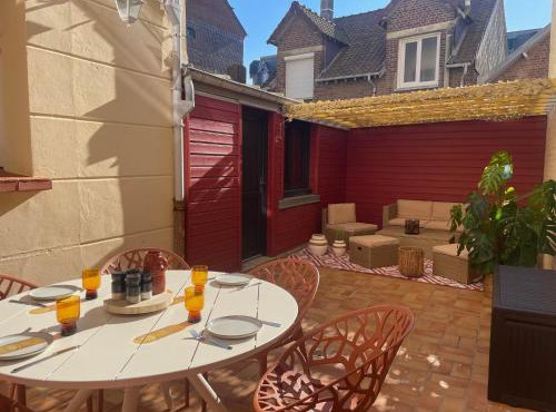 Duplex en rez-de-chaussée avec cour intérieure privée, proche de la mer, WIFI