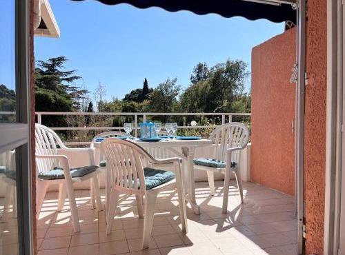 Duplex ensoleillé avec terrasse, 5 couchages, proche plage, parking inclus - Le Lavandou - FR-1-251-565