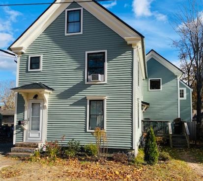 Duplex Farmhouse Rental Walk to Downtown