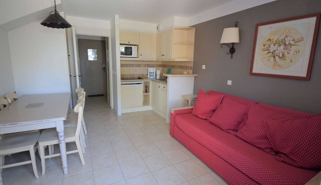 Duplex for 6 with Private Terrace, WiFi, and Pet-Friendly in Grospierres