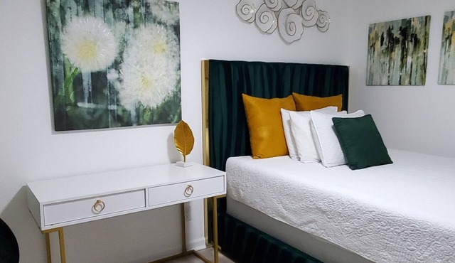 Duplex Home - Unit A & B Near DWTN & ATX Airport