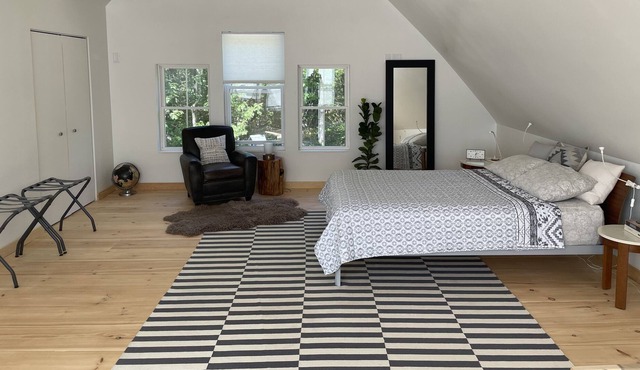 Duplex in law suite. Brand new. Fully furnished.