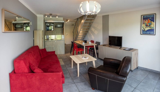 Duplex in the heart of Tallard aerodrome