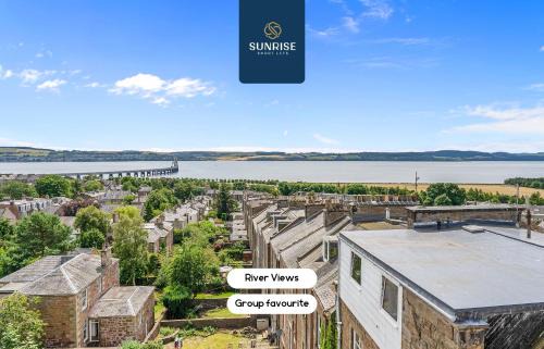 DUPLEX - INVOICE and REDUCED PRICE only via SUNRISE SHORT LETS DUNDEE, 5 Bed Rooms, Amazing Views, Fully Equipped, Free Parking, WiFi, FAVOURITE for Groups & Businesses, Food, Bars, Shops, Library, River Views, and ONLY 5 Mins to STANNERGATE Ports